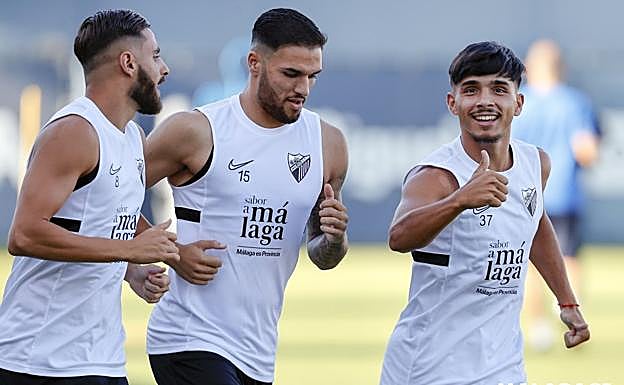 Tres amigos, Luis Muñoz, Antoñín y Kevin, en el primer equipo del Málaga.