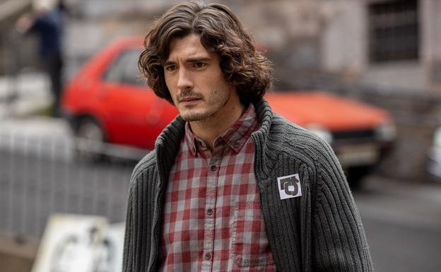 Imagen principal - Yon González y Arón Piper en 'Érase una vez en Euskadi'.