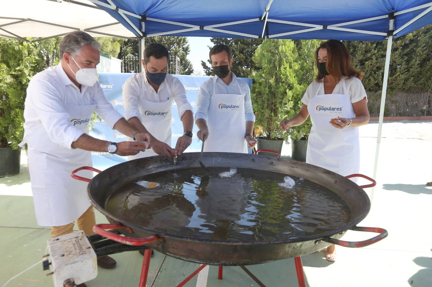 El PP retomó el tradicional acto de degustación de huevos fritos que no se celebró el año pasado por la pandemia 