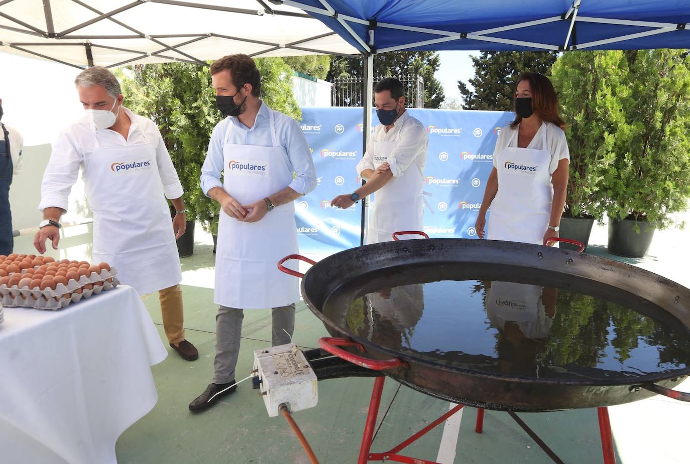 El PP retomó el tradicional acto de degustación de huevos fritos que no se celebró el año pasado por la pandemia 