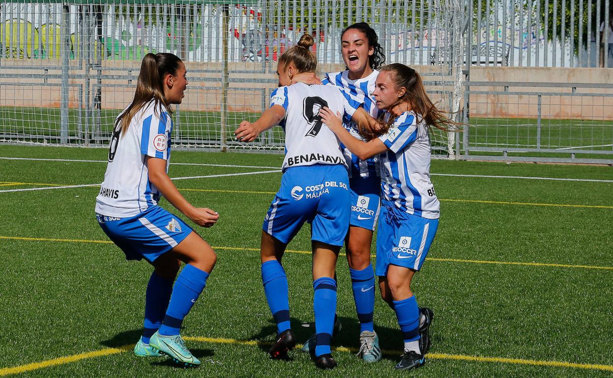 Las malaguistas celebran uno de los goles de Noelia. 