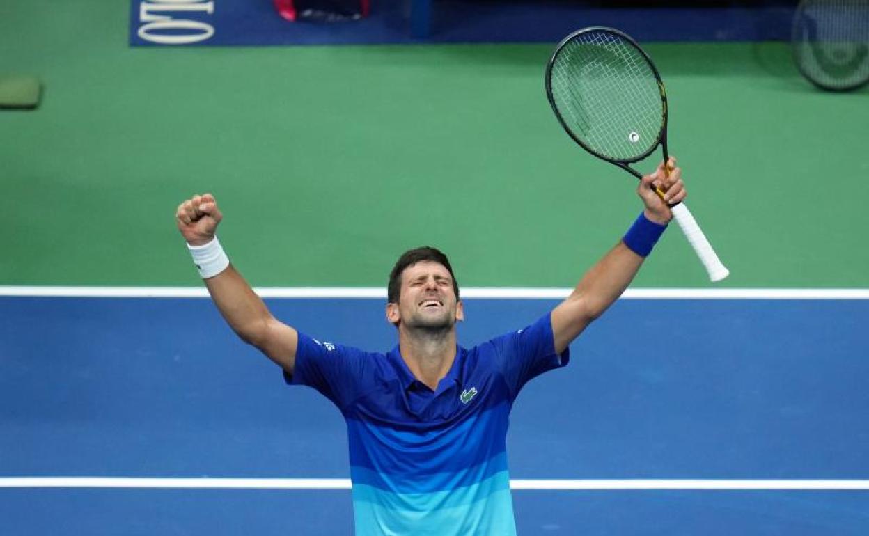 Djokovic celebra la victoria ante Jenson Brooksby 