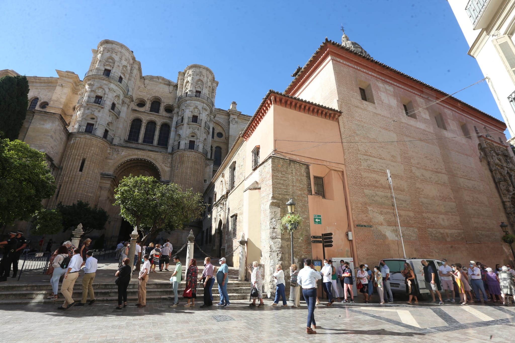 Ofrenda floral a la Virgen de la Victoria