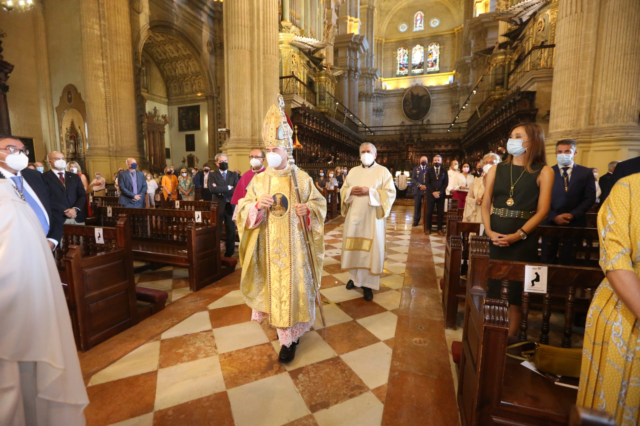 Ofrenda floral a la Virgen de la Victoria