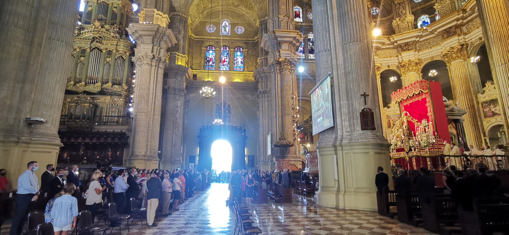 Ofrenda floral a la Virgen de la Victoria