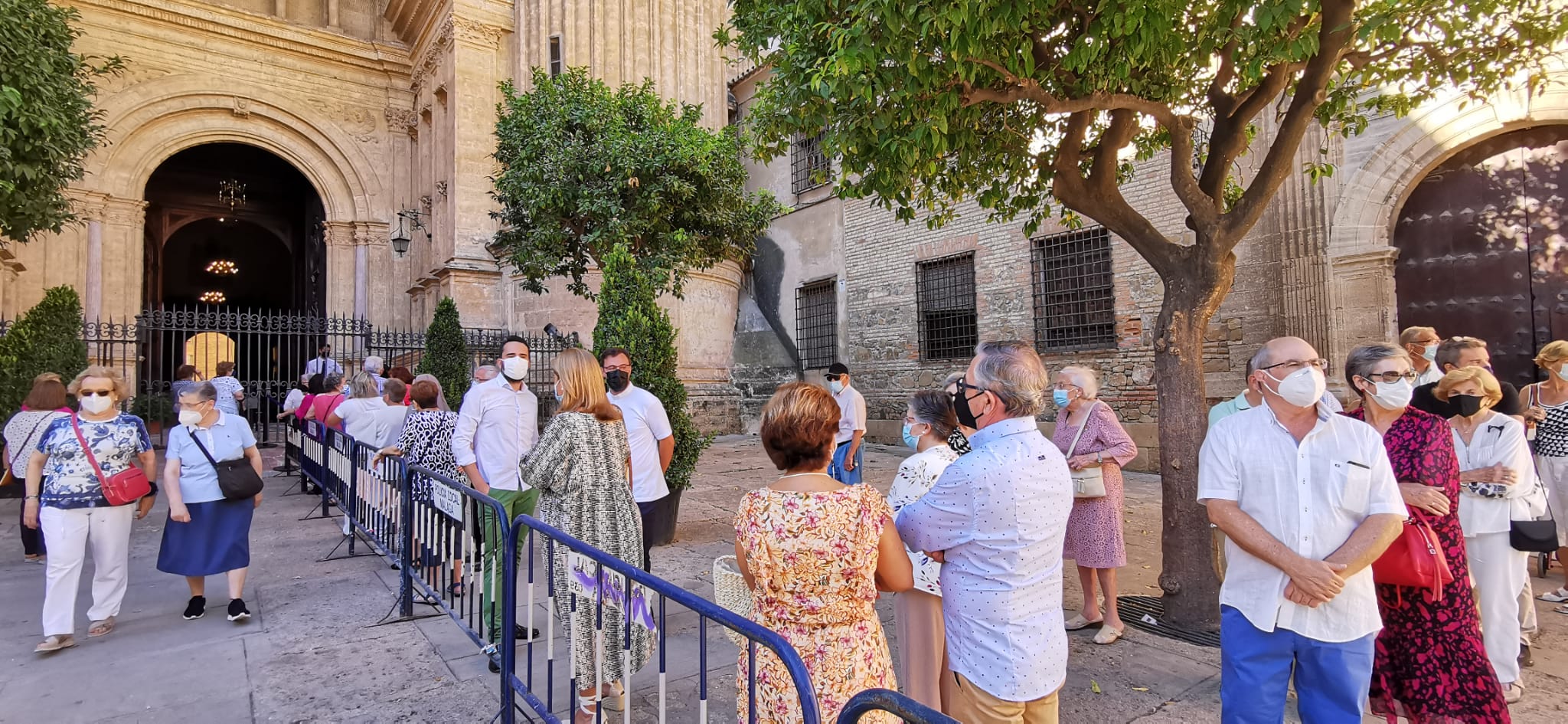 Ofrenda floral a la Virgen de la Victoria