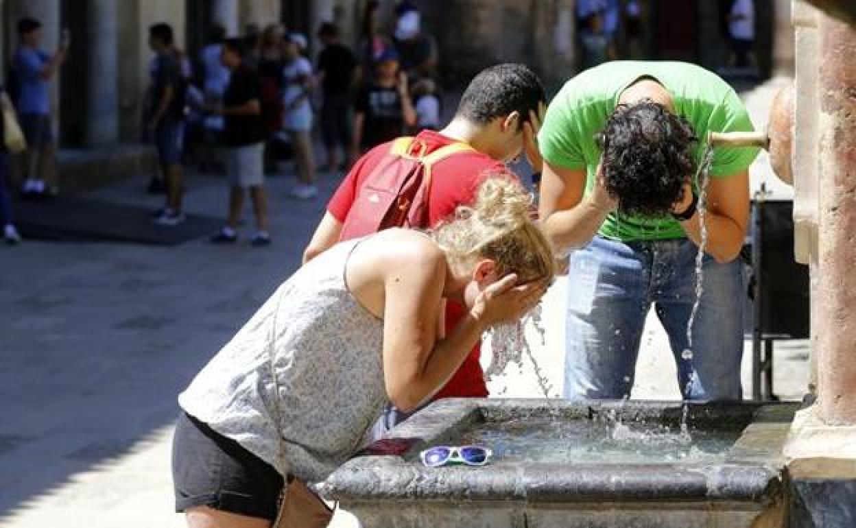 El tiempo: Aemet alerta de altas temperaturas de hasta 37 grados en Málaga a causa del terral