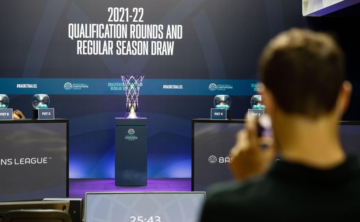 La Champions League se puede seguir de momento sólo en DAZN. 