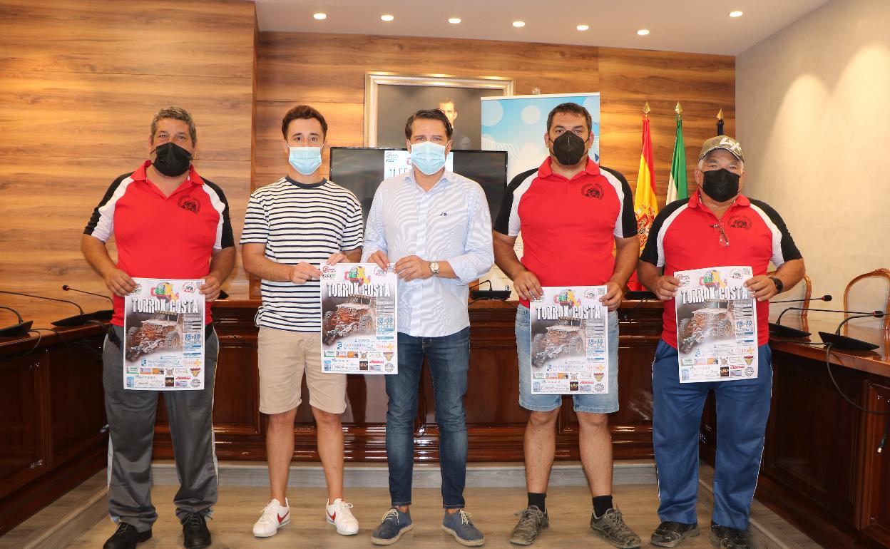 Acto de presentación de la competición deportiva, este jueves en el salón de plenos torroxeño. 