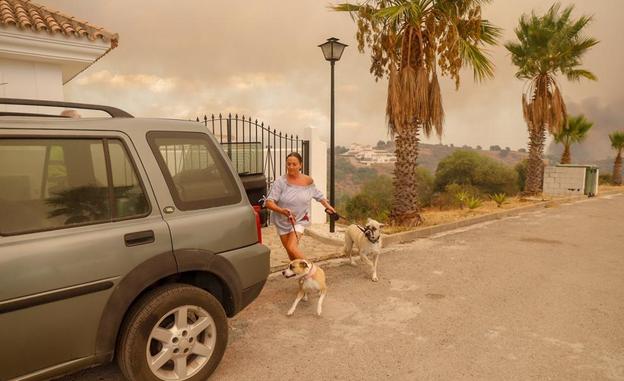 Incertidumbre y tensión entre los desalojados en el entorno de Sierra Bermeja