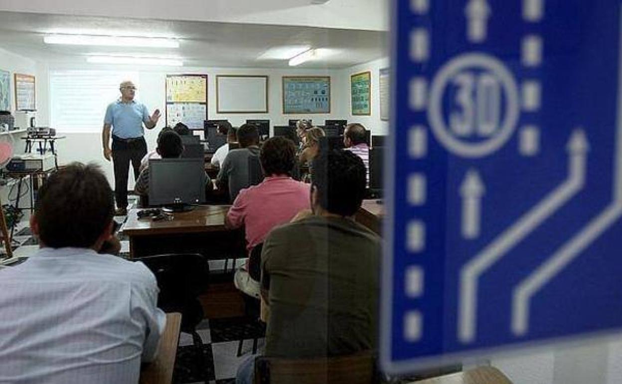 DGT: Estas son las 10 preguntas más falladas en el test de conducir. Ponte a prueba