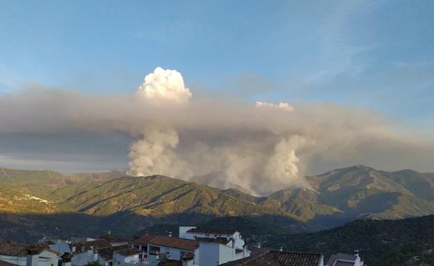 Vista desde Algatocín del pirocúmulo. 