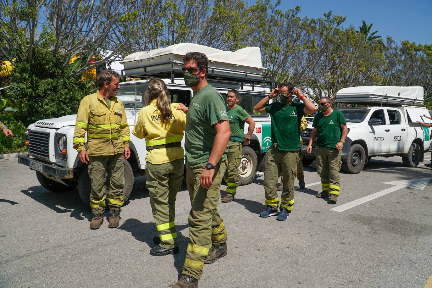 Este sábado se han movilizado 41 medios aéreos y unos 400 efectivos por tierra para luchar contra las llamas que no han afectado al pinsapar de la zona. Los nuevos desalojos elevan a 1.054 el número total de evacuados