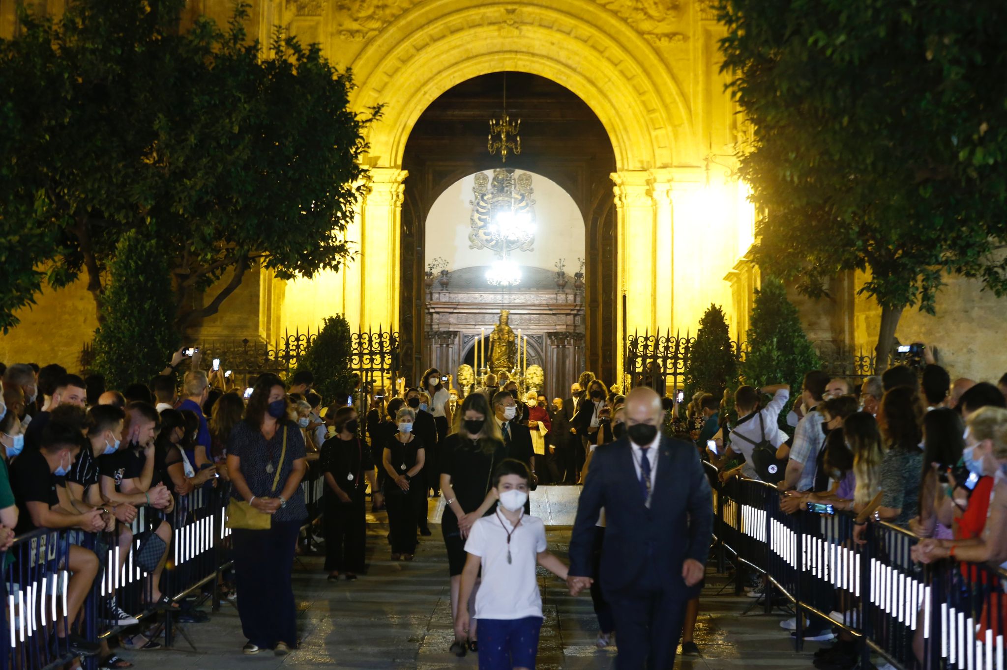 La Patrona fue trasladada desde la Catedral hasta su santuario a partir de las seis y media de la mañana en unas andas para 14 portadores