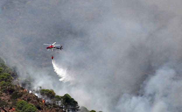 Hoy es el día clave en el incendio de Sierra Bermeja: el Infoca va con todo al mejorar las condiciones meteorológicas