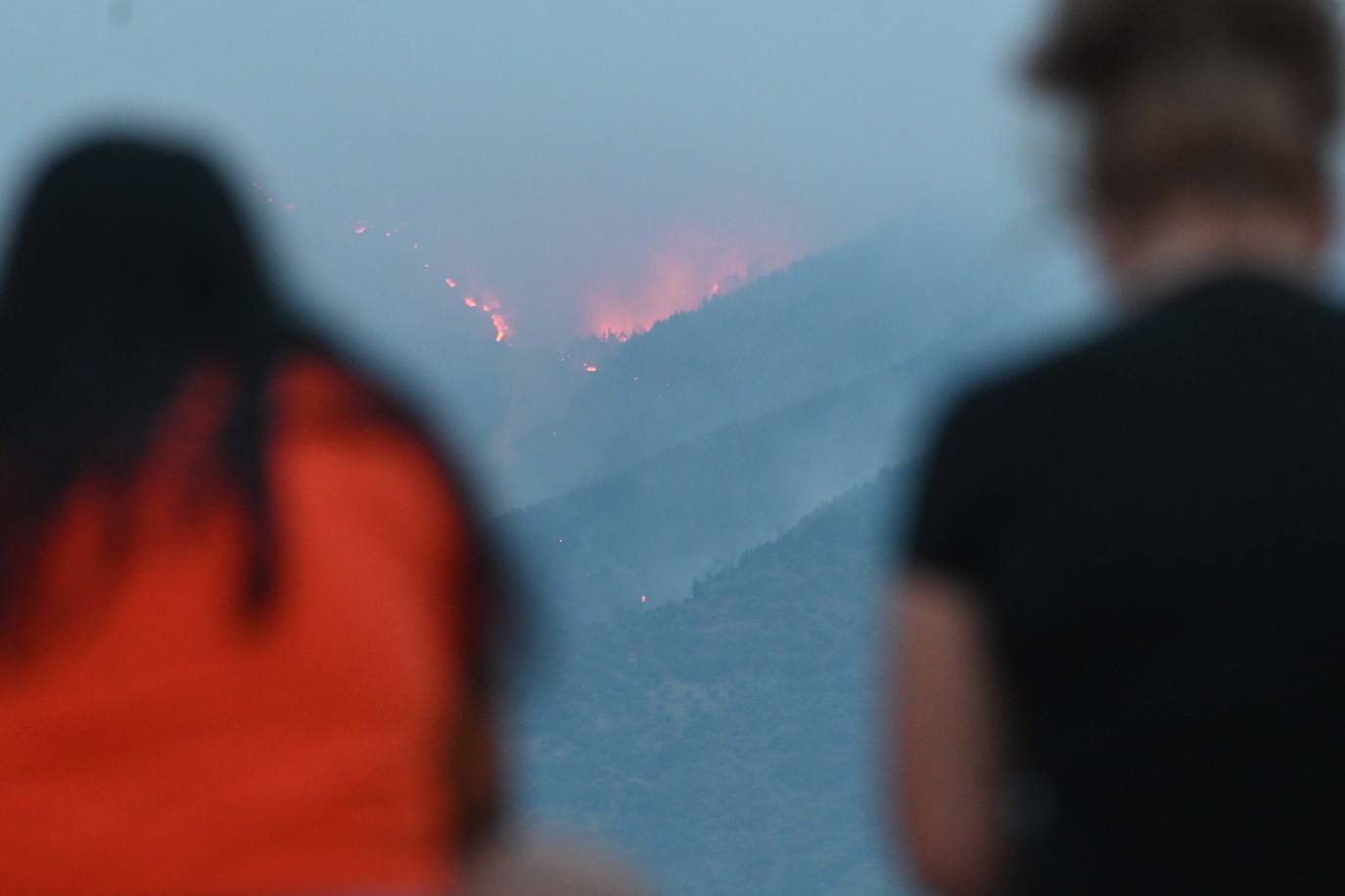 Vista del incendio desde Atajate