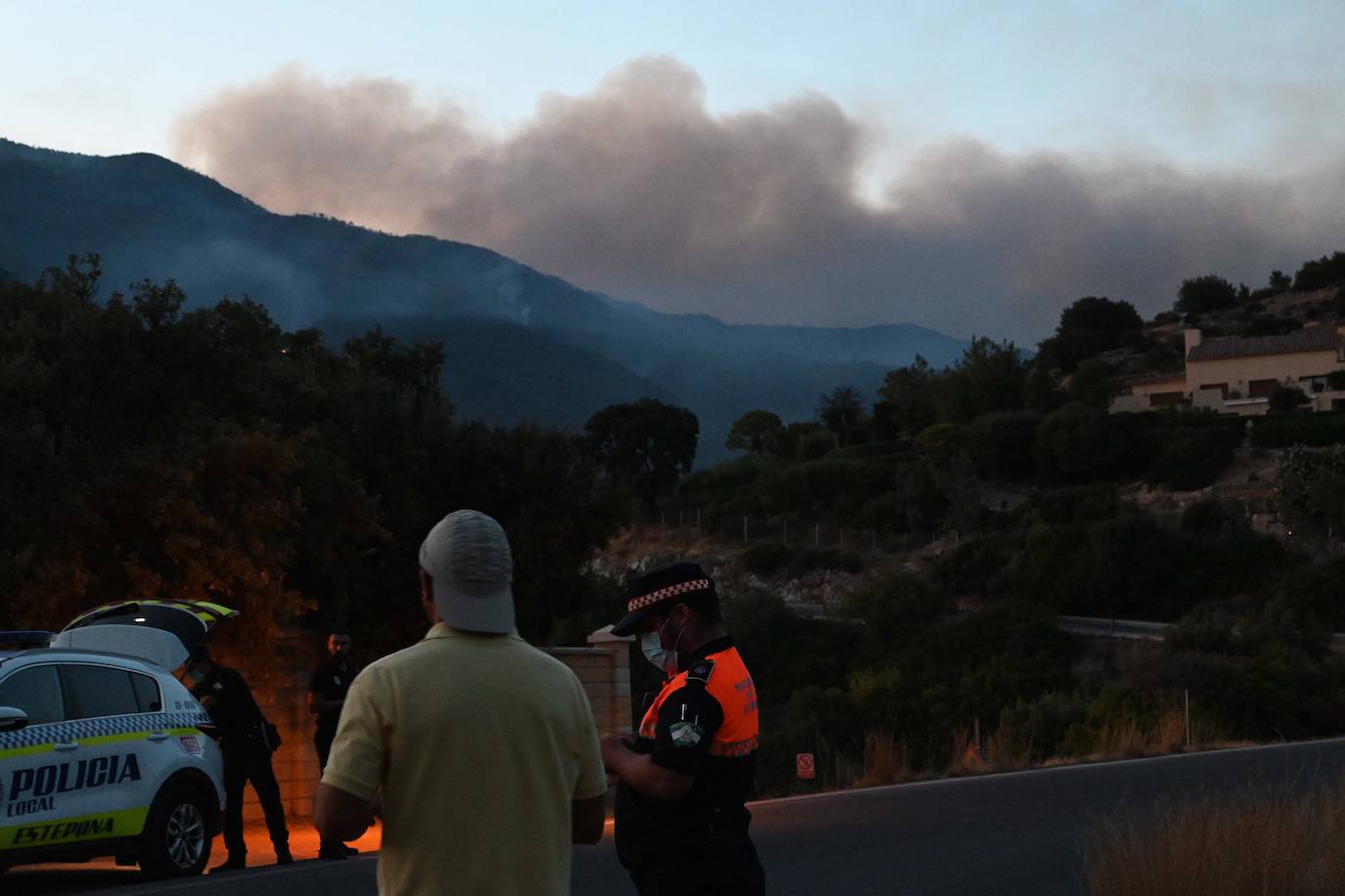 La situación del fuego obliga al desalojo de Alpandeire, Júzcar, Faraján y Pujerra, además de Jubrique y Genalguacil