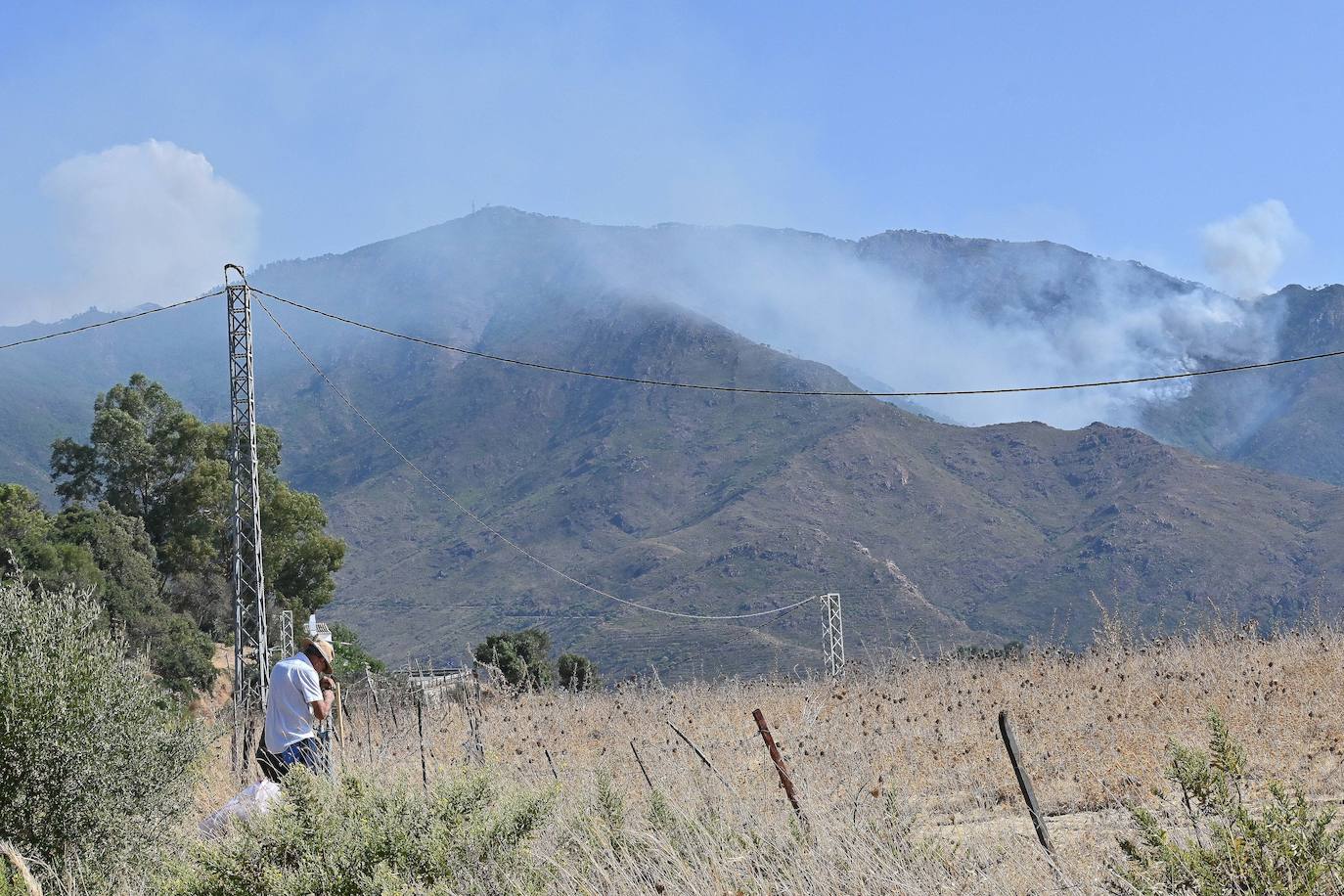 El fuego obliga al desalojo de Alpandeire, Júzcar, Faraján y Pujerra, además de Jubrique y Genalguacil