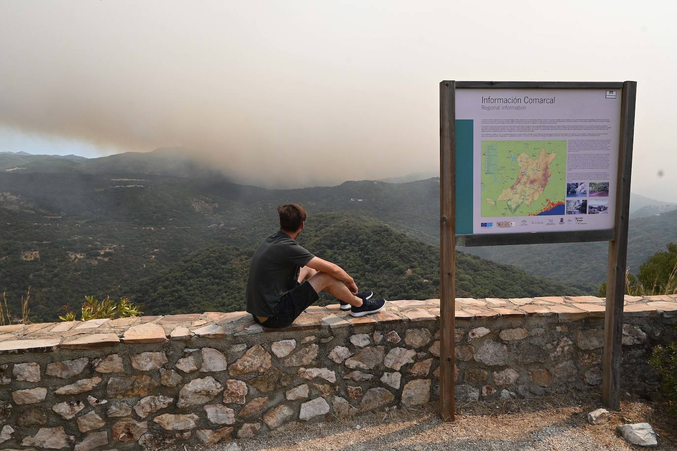 La situación del fuego obliga al desalojo de Alpandeire, Júzcar, Faraján y Pujerra, además de Jubrique y Genalguacil