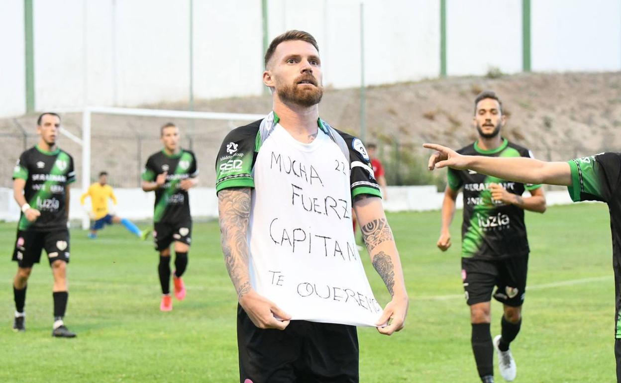 Iván Aguilar le dedicó su gol a Juanjo, cuyo padre falleció recientemente. 