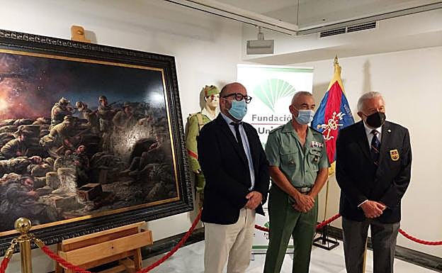 El cuadro del centenario de La Legión se exhibe en estos días en Almería. En la foto, un momento del acto.