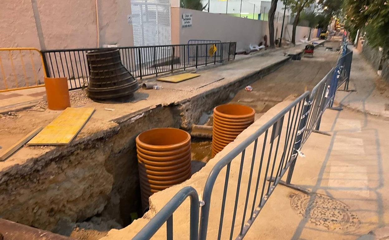 Una obra que se demora y molesta a los vecinos de la calle Luis Taboada