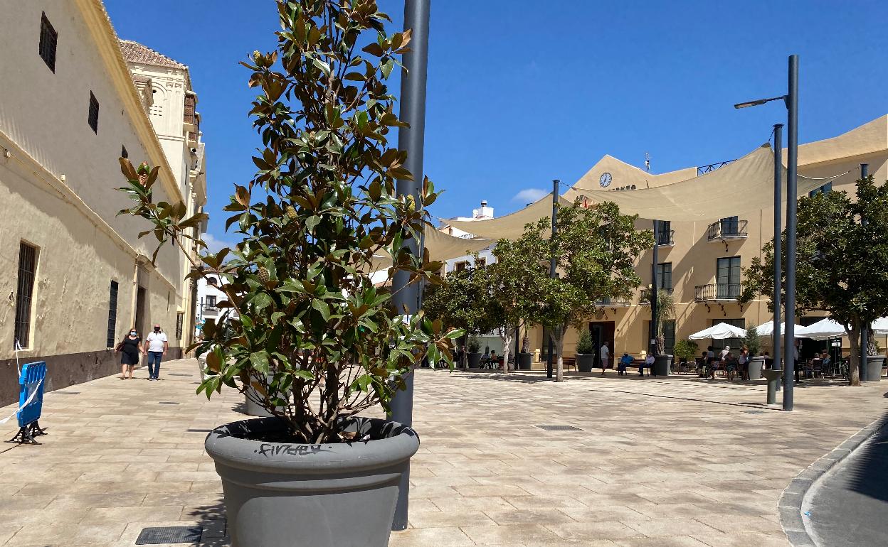 Fachada principal del Consistorio veleño en la plaza de Las Carmelitas. 