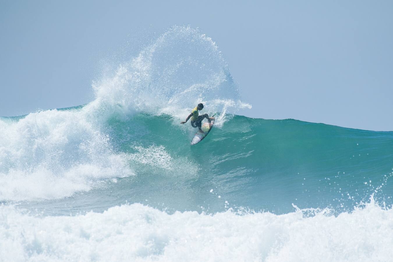Fotos: Gabriel Medina y Carissa Moore, campeones del mundo de surf