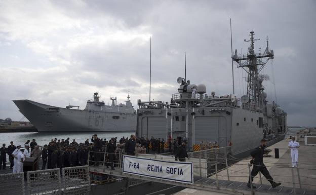 Dos buques de la Armada, el 'Juan Carlos I' y el 'Reina Sofía', hacen escala este jueves en Málaga