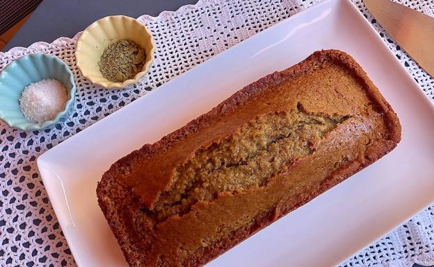 Bizcocho de té matcha, coco y plátano