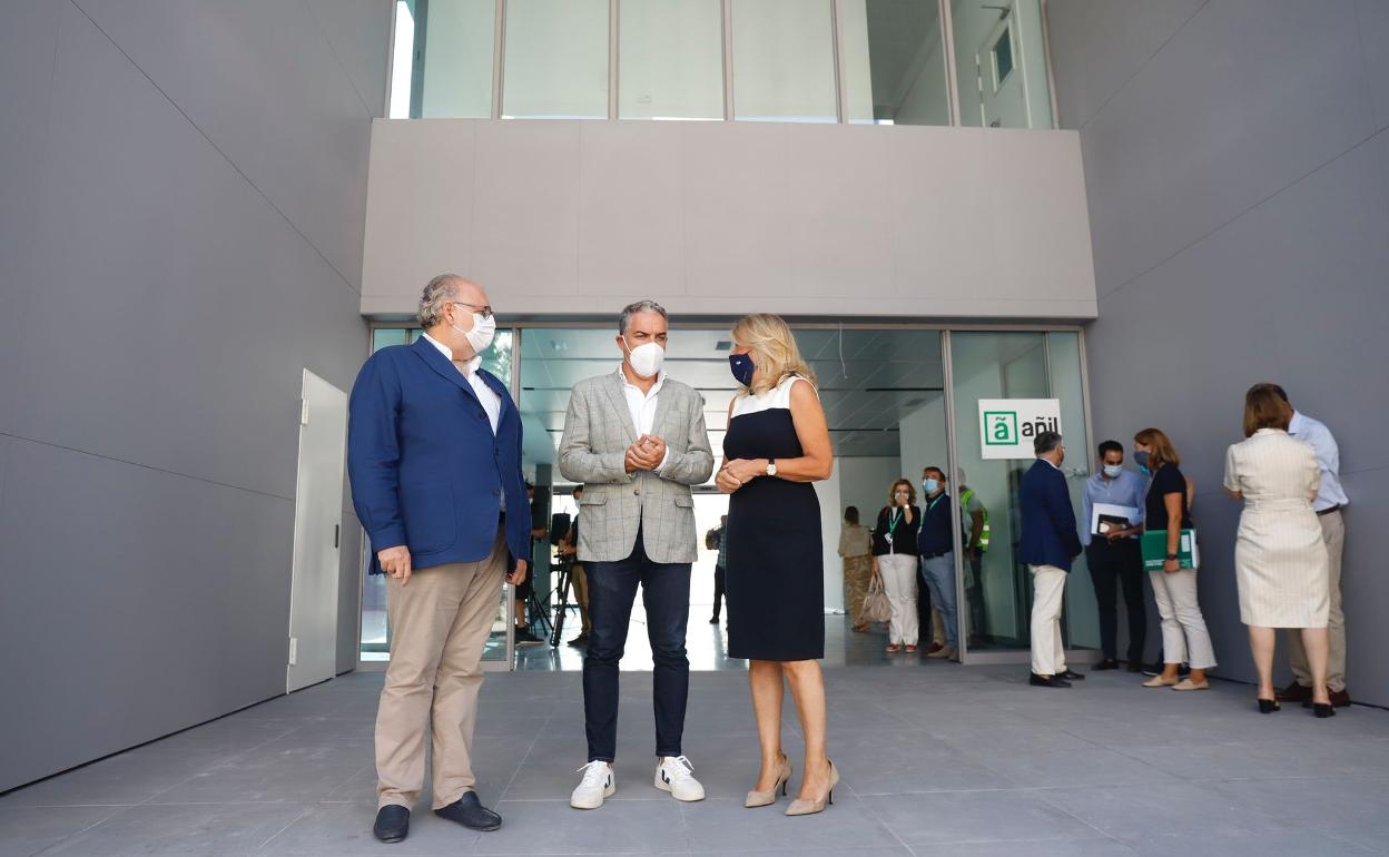 Elías Bendodo ha asistido hoy a la culminación de las obras del nuevo centro de salud de San Pedro Alcántara.