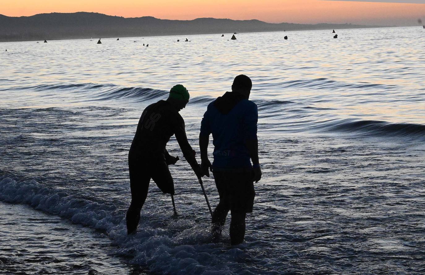 La prueba ha constado de dos kilómetros a nado desde en la playa de Levante de Puerto Banús, 90 en bicicleta, con un recorrido que va desde Marbella hasta Cártama y otros 21 kilómetros a pie por el paseo marítimo.