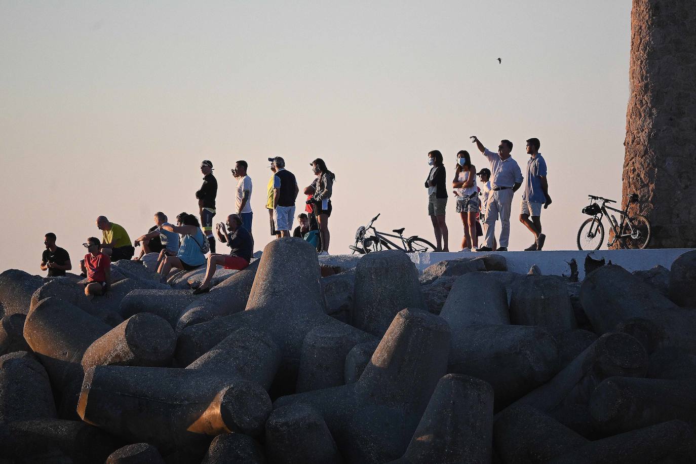 La prueba ha constado de dos kilómetros a nado desde en la playa de Levante de Puerto Banús, 90 en bicicleta, con un recorrido que va desde Marbella hasta Cártama y otros 21 kilómetros a pie por el paseo marítimo.