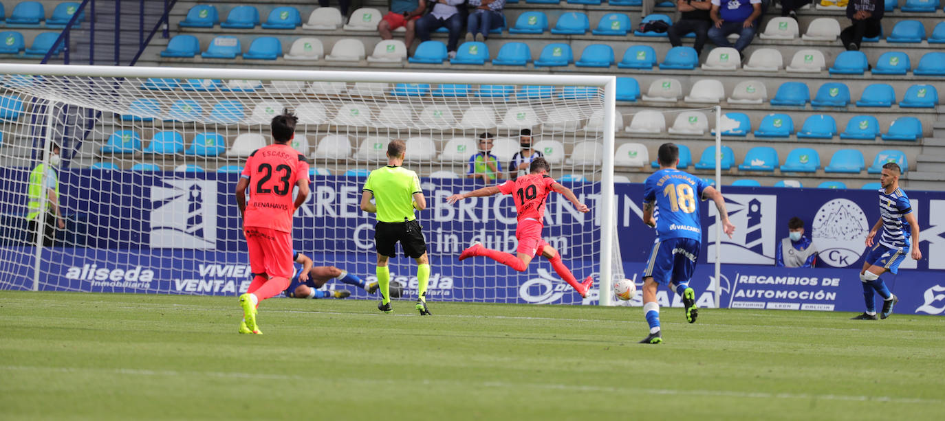 El Málaga cae en su visita a la Ponferradina (4-0). 