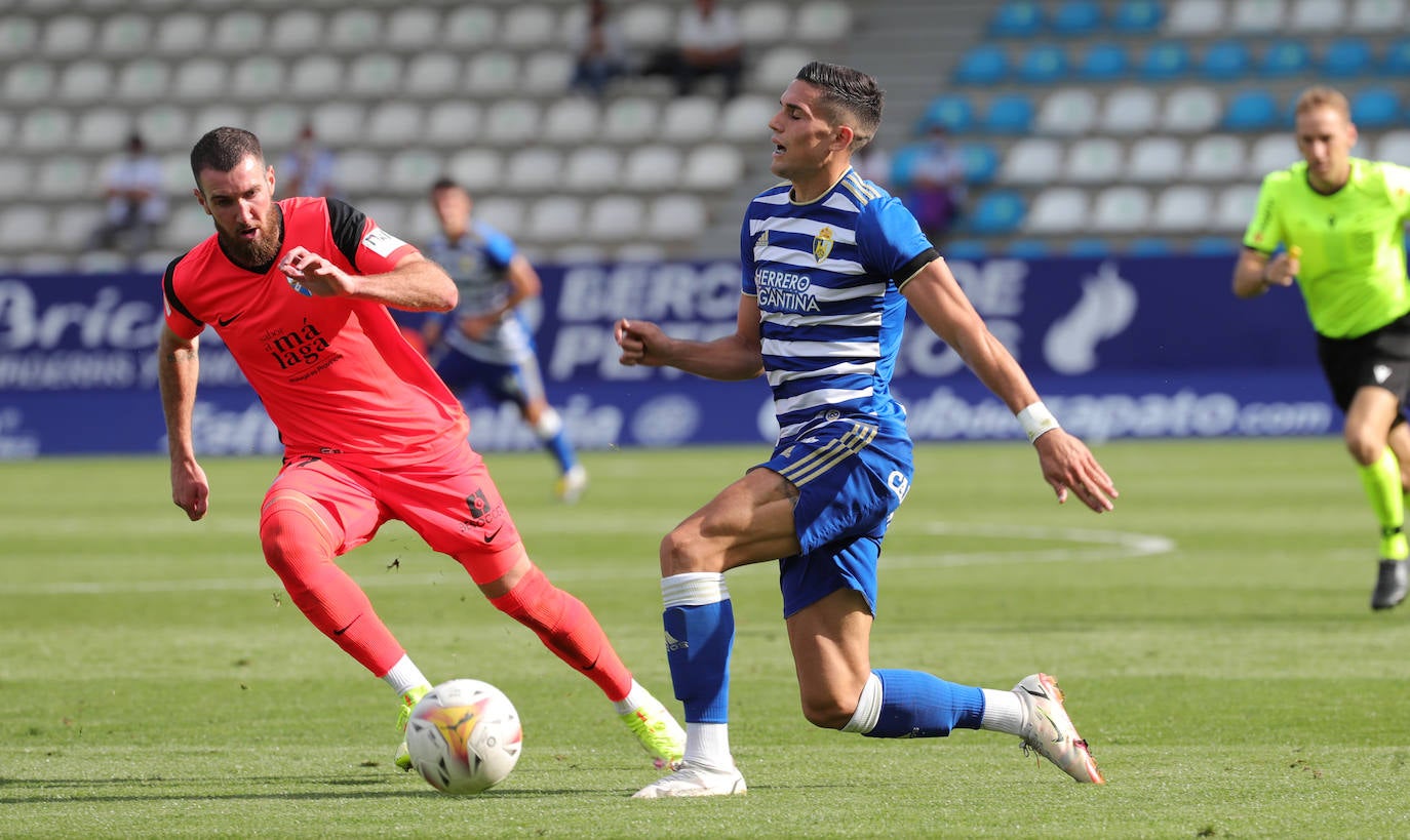 El Málaga cae en su visita a la Ponferradina (4-0). 