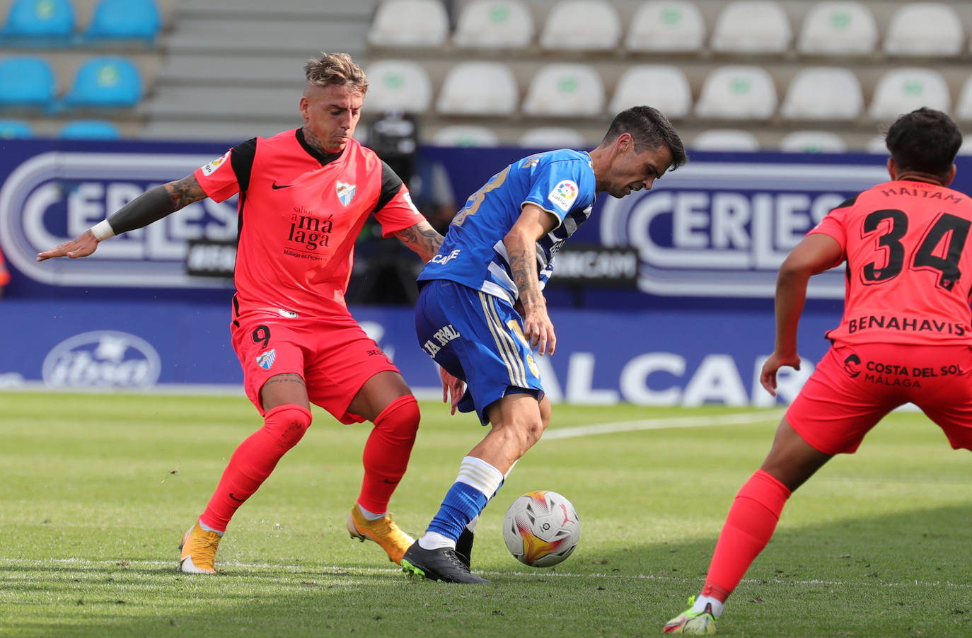 El Málaga cae en su visita a la Ponferradina (4-0). 