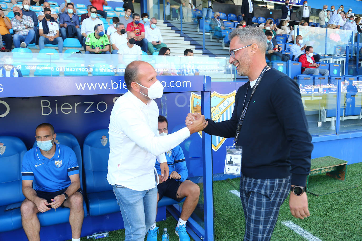 El Málaga cae en su visita a la Ponferradina (4-0). 