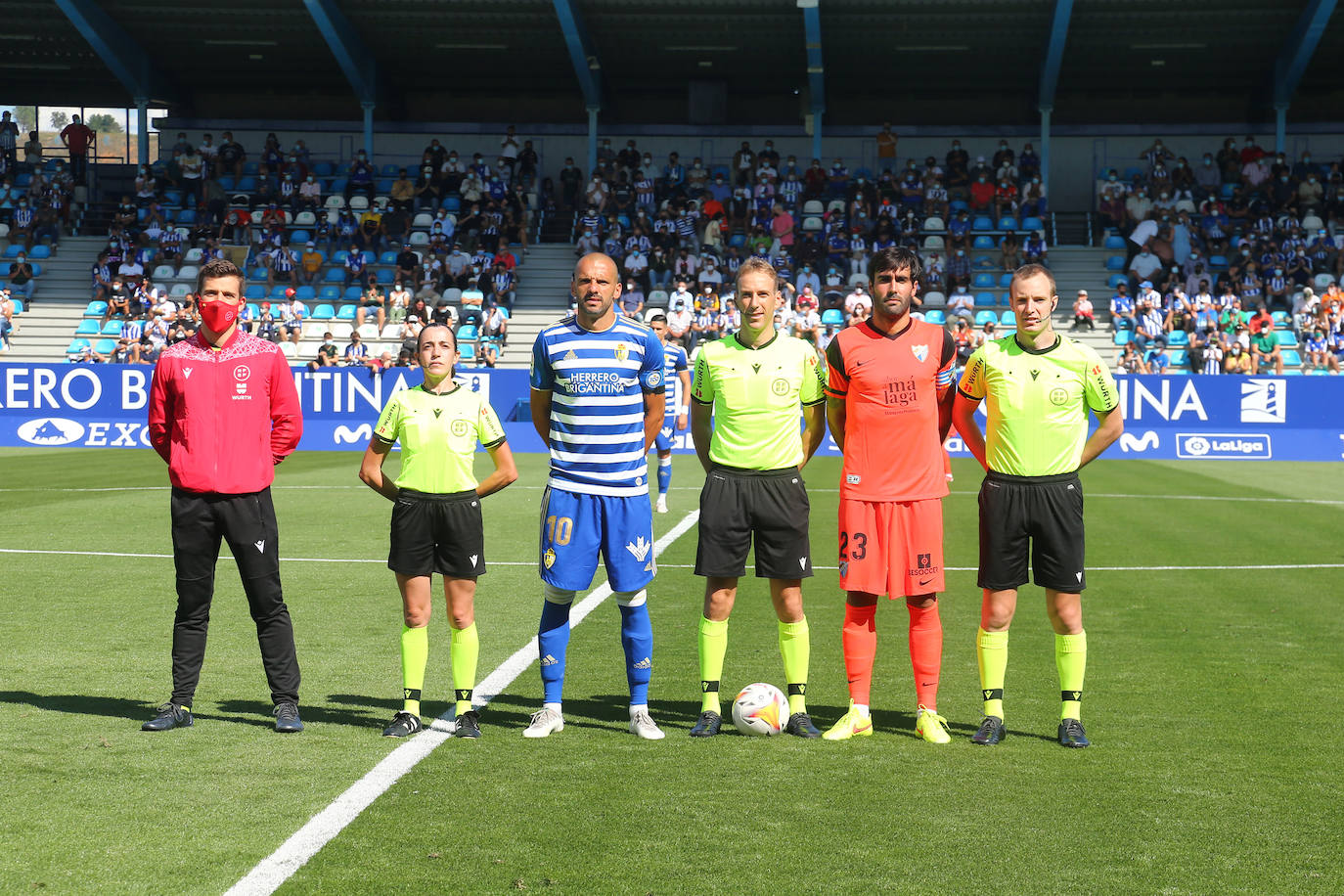 El Málaga cae en su visita a la Ponferradina (4-0). 