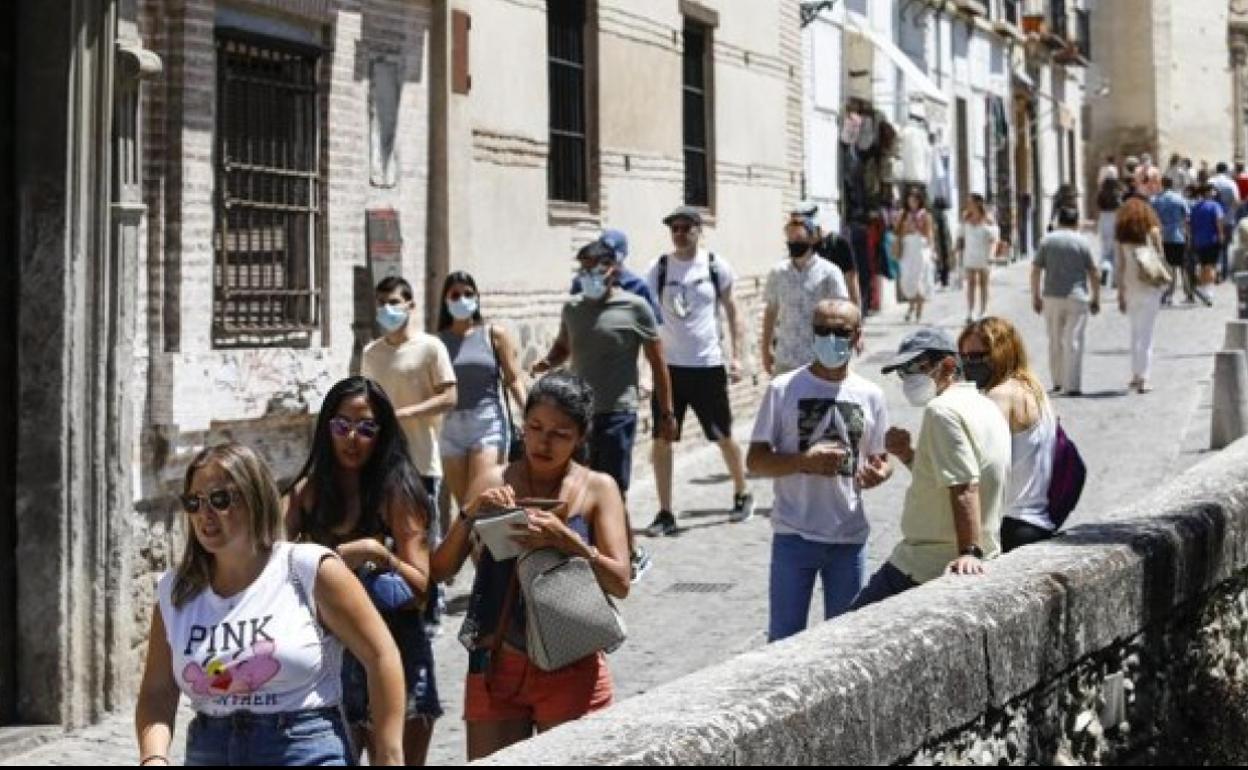 Granada es la provincia con más localidades de sus distritos sanitarios «en riesgo extremo». 