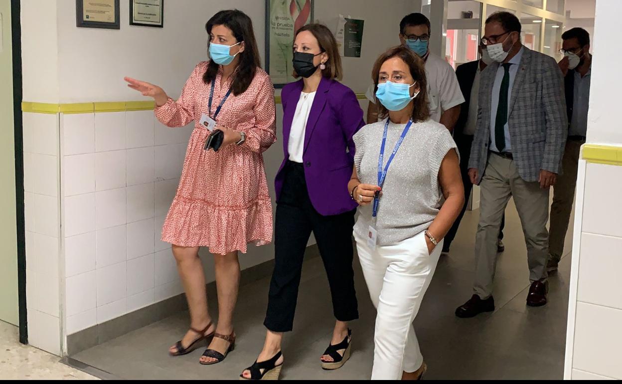 La delegada del Gobierno andaluz en Málaga, Patricia Navarro, en su visita