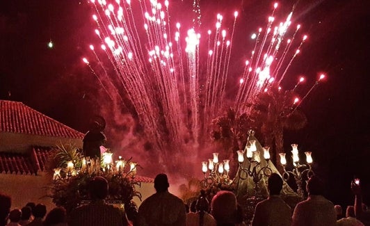 Imagen de una procesión de los patronos torroxeños. 