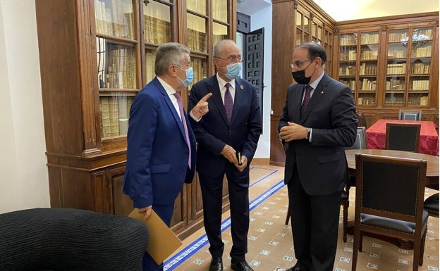 José María Ruiz Poveda, Francisco de la Torre y Javier González de Lara, en la biblioteca de la SEAP.