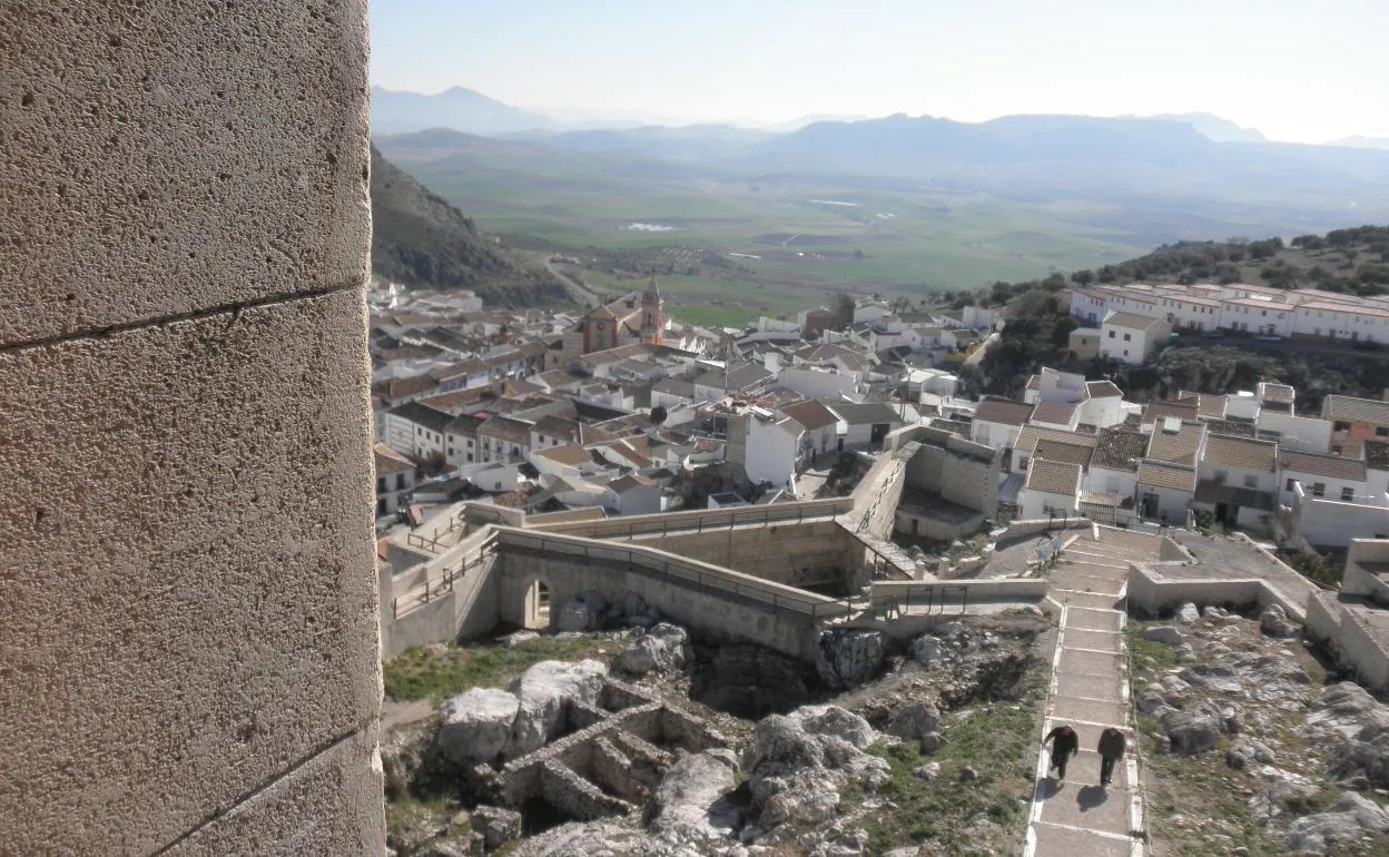 Desde el castillo de Hins Cannit se tiene una vista panorámica de Cañete la Real y del Valle del Guadalteba