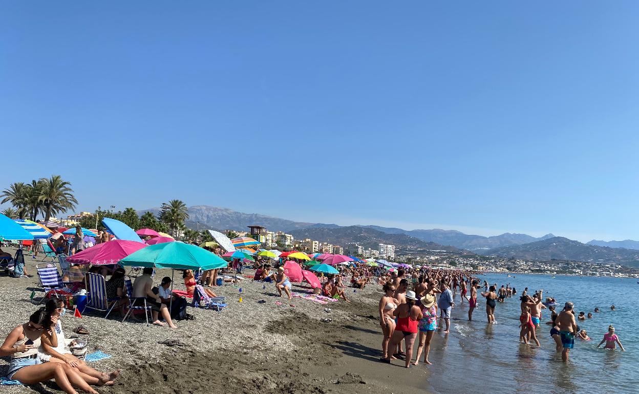 Imagen de la playa de Torre del Mar durante este pasado verano. 