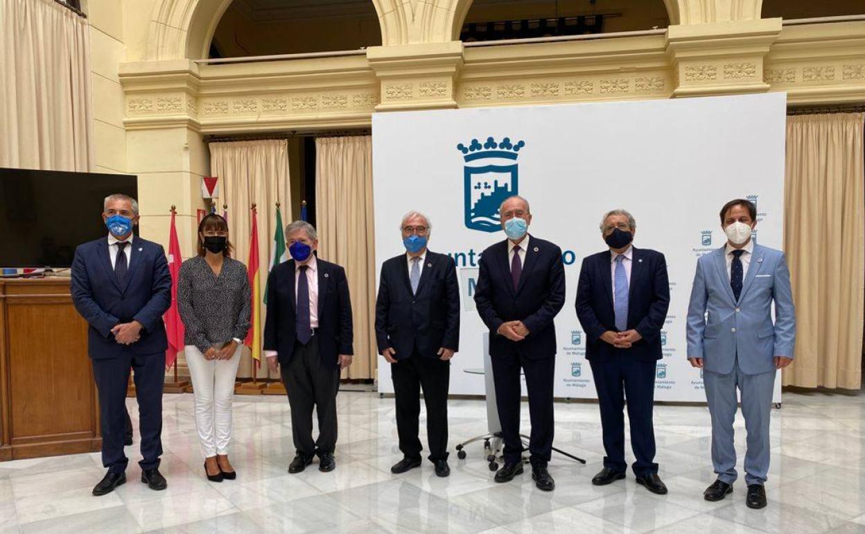 Representantes políticos del Ayuntamiento de Málaga, de CIFAL, de la Universidad para la Paz, la ONU y la Universidad de Málaga. 