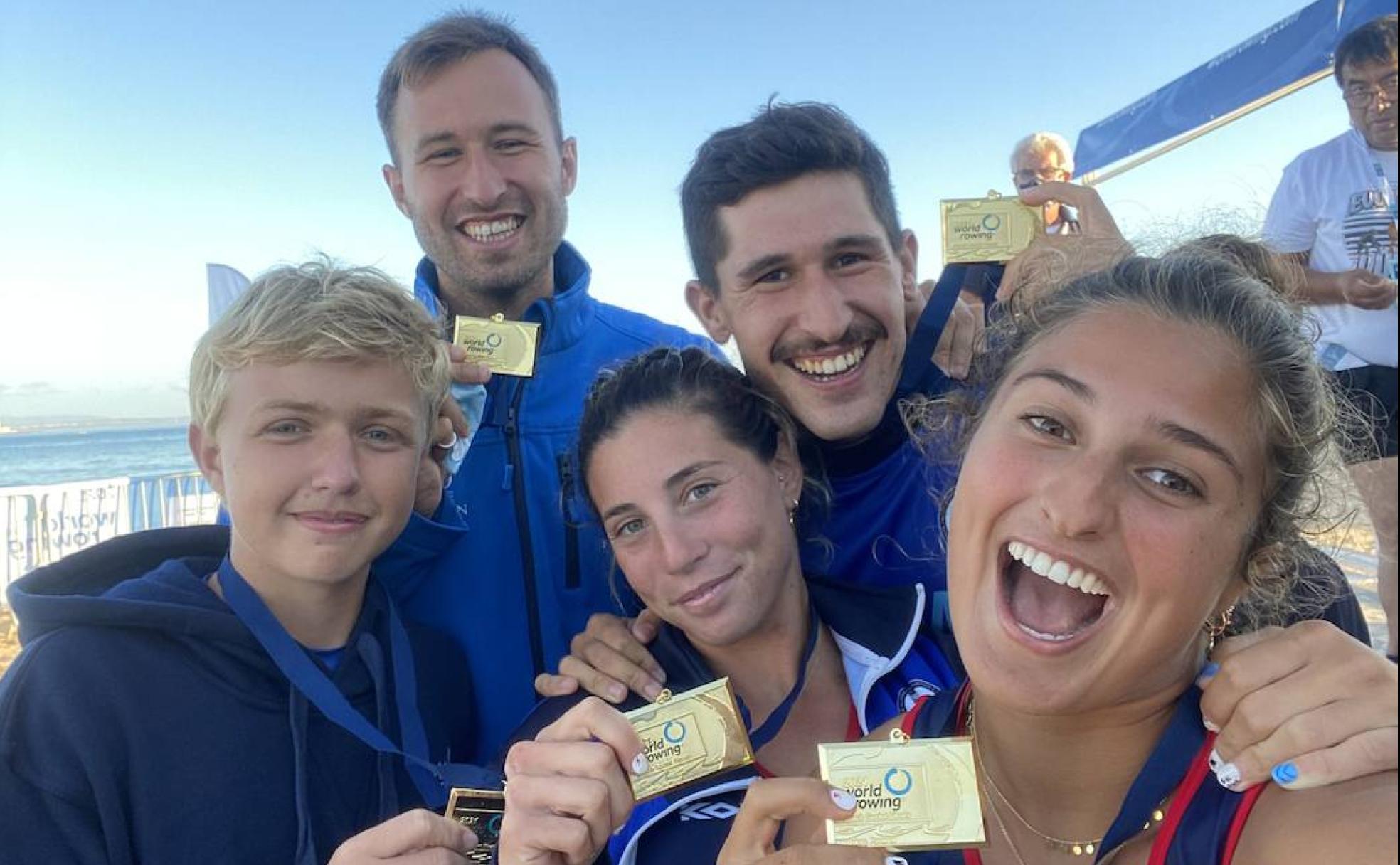 Felipe Méndez, Miguel Ruiz, Celia de Miguel, Ramón Gómez Cotilla y Teresa Díaz, con sus respectivas medallas de oro. 