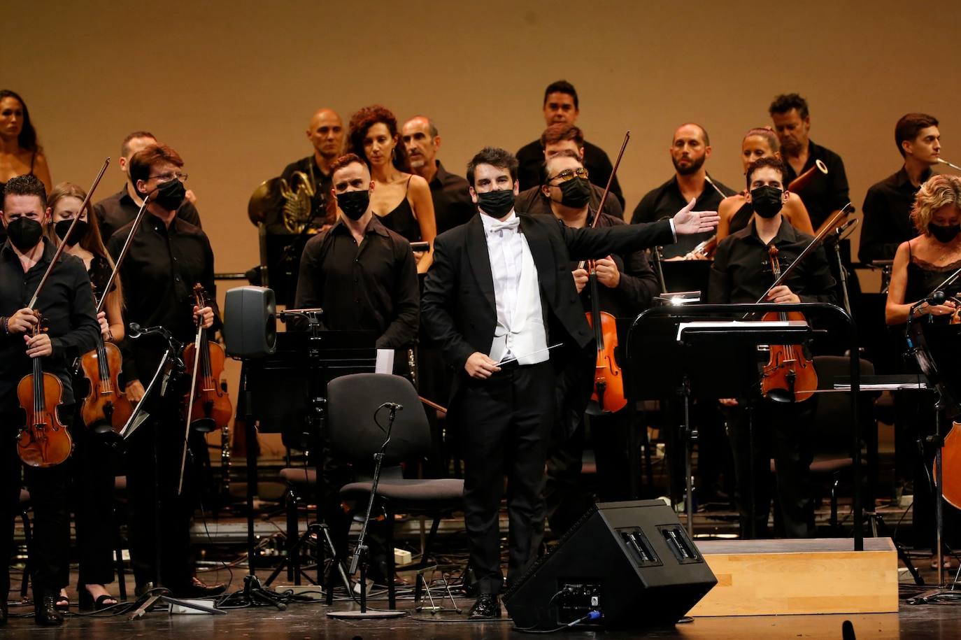 El Teatro Cervantes estuvo prácticamente lleno para asistir a un espectáculo único 