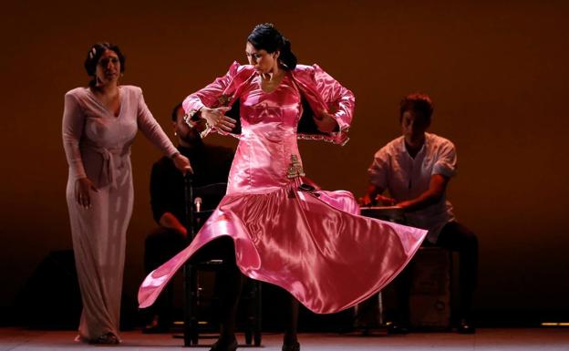 Imagen principal - Manuela Carrasco, la raza flamenca que se hereda