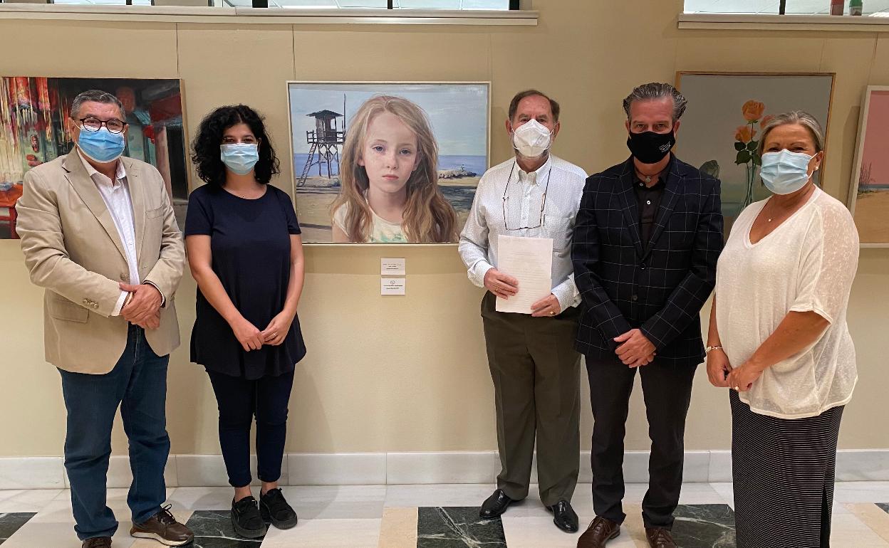 La granadina Leonor Solans gana el XI Concurso de Pintura Evaristo Guerra de Vélez-Málaga con su obra 'La Playa'