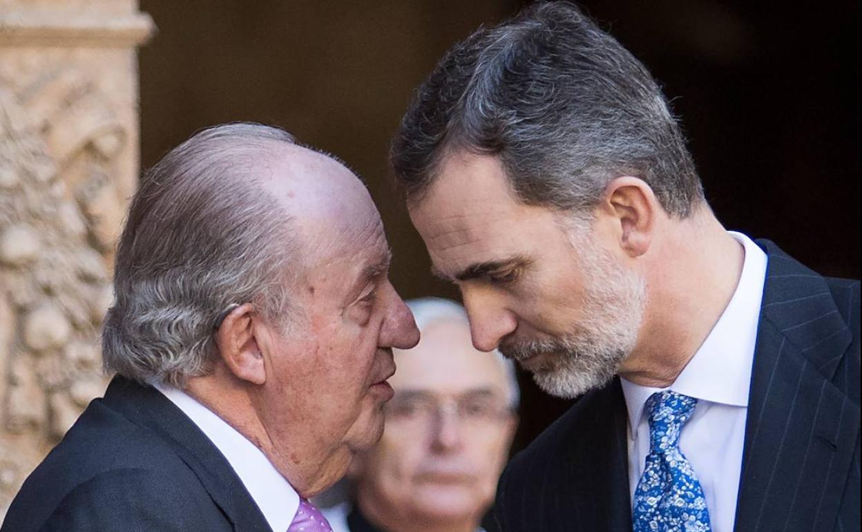 Juan Carlos I y Felipe VI, en una imagen de archivo.